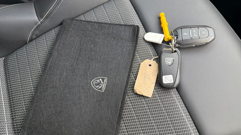 Peugeot 5008 1.2 Hybrid 136 Allure 5dr e-DSC6 Petrol Estate